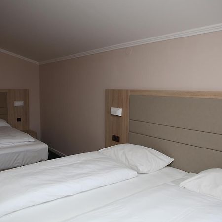 Hotel Ana Госпич Экстерьер фото