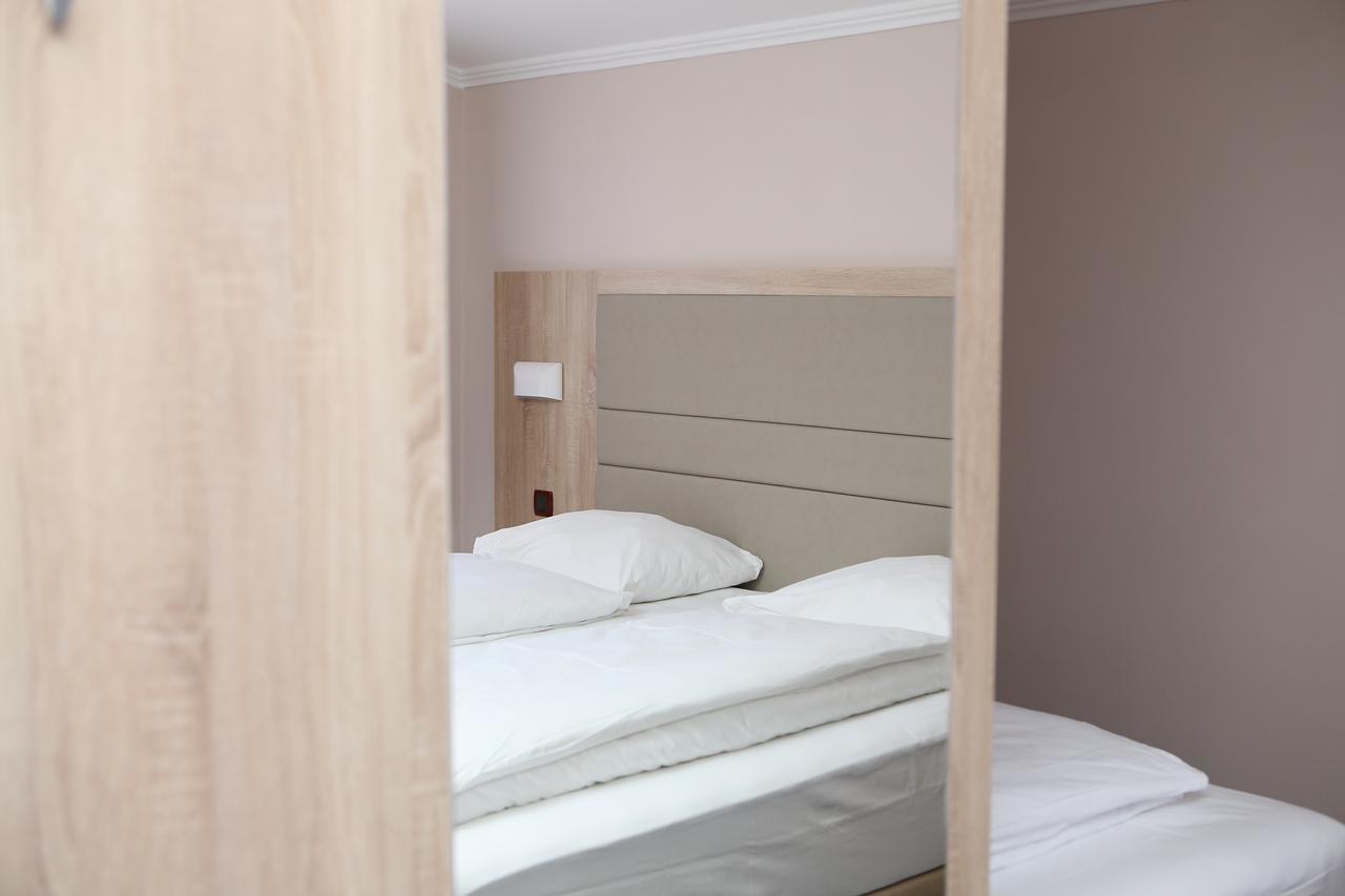 Hotel Ana Госпич Экстерьер фото