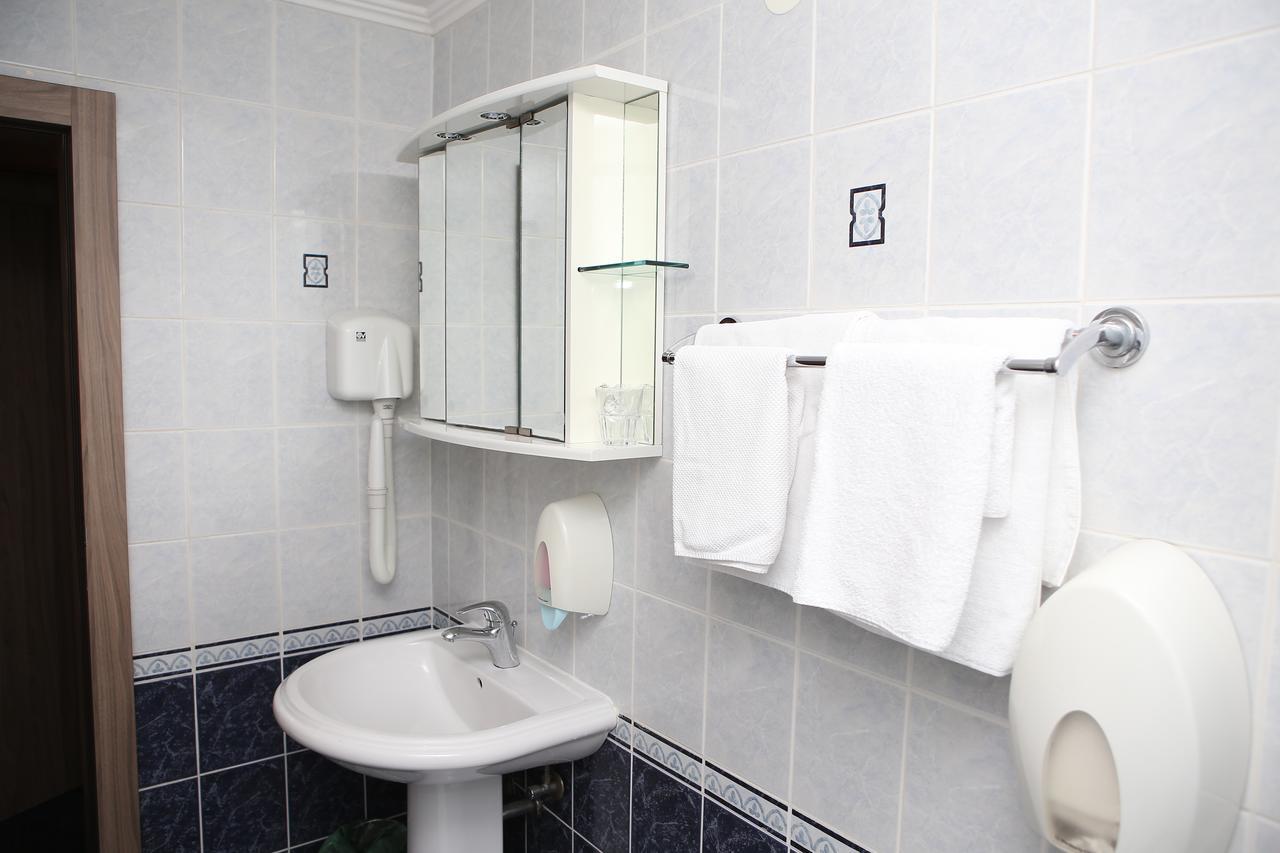 Hotel Ana Госпич Экстерьер фото